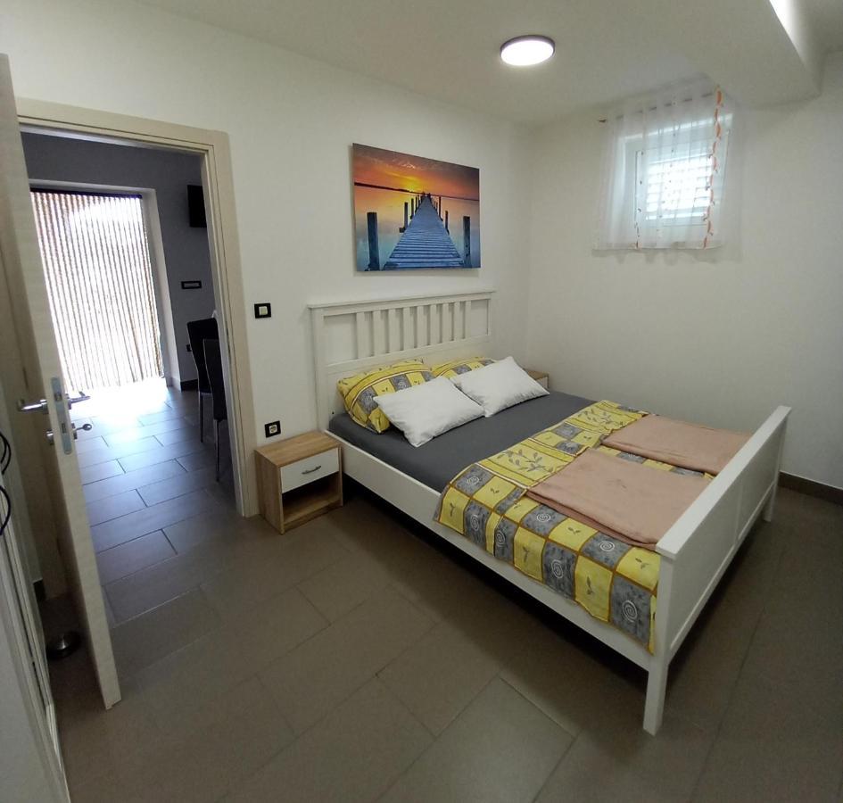 Apartmani Nizic Jadranovo Exteriör bild